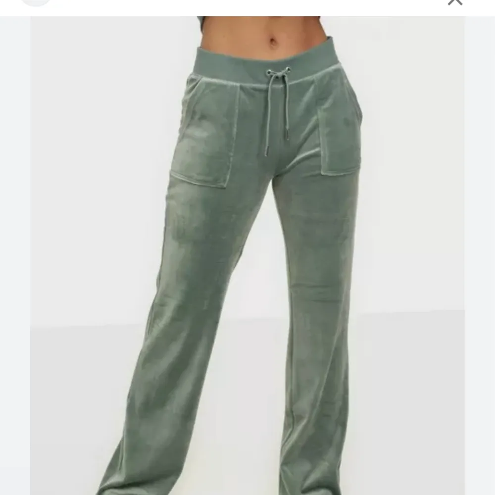 Extremt sköna och snygga juicy byxor, perfekta för mys men även om du vill ha dom ute! Köpta för 1100kr!. Jeans & Byxor.