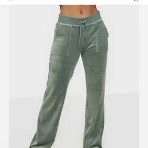 Ljusgröna juicy byxor - Extremt sköna och snygga juicy byxor, perfekta för mys men även om du vill ha dom ute! Köpta för 1100kr!