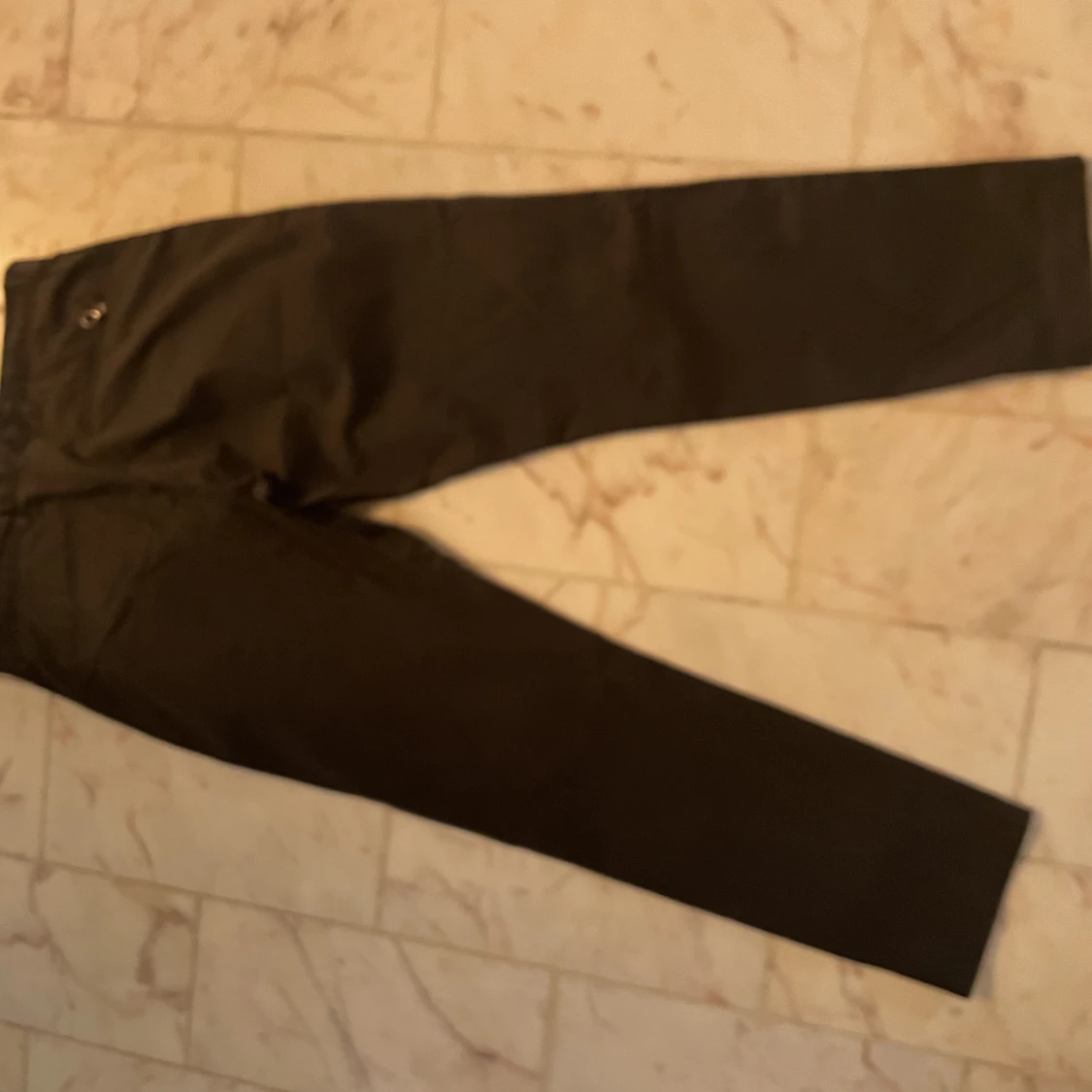 Chinos från acne studios i storlek L - 90