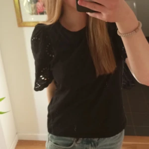 BYTA ELLER KÖPA - Jag vill jätte gärna byta denna till den vita. Denna finns i vit. Någon som vill byta? Om ingen vill byta så får ni köpa för 150 kr