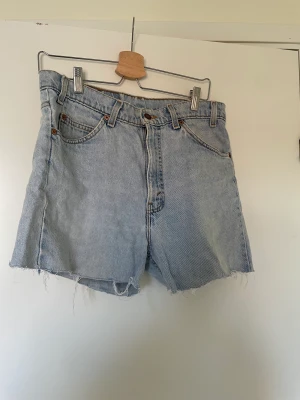 levis jeansshorts - shorts från levis modell 505 w33, 100% bomull 