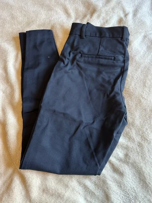 Kostymbyxor från VeroModa - Jättefina kostymbyxor använda fåtal gånger. Storlek XS/34