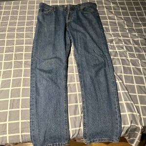 Chris loose jeans  - Säljer dessa jeans som jag inte längre använder. De är från Jack&Jones, strl 32/36. 