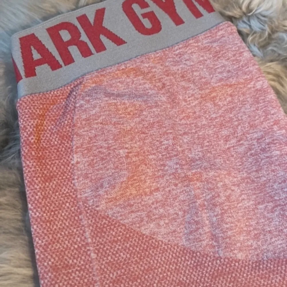 Snygga rosa gymshark träningsbyxor i storlek xs, full längd. Oanvända!!. Jeans & Byxor.
