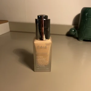 Caia Dewy drops - Säljer Dewy drops från Caia då jag köpte fel färg. De är i färgen 10 W