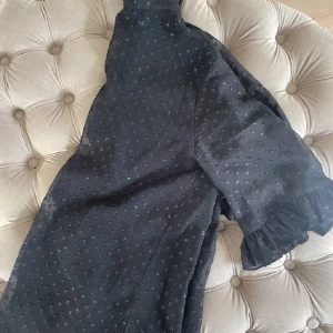 Trekvarsärmad fest topp - Fest topp trekvarts ärm köpt second hand