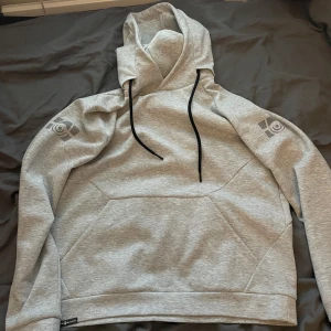 Sail racing hoodie - En väldigt fräsch sail racing hoodie  Skick: 9/10 Storlek:L 