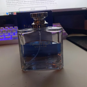 Nautica Voyage parfym - Mer än hälften kvar  Perfekt nybörjar parfym  Även en riktig klassiker 