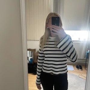 randig tröja  - Fin och bekväm tröja 💞