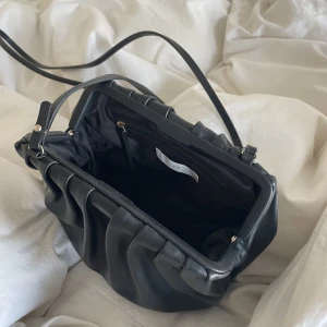 Svart väska/ clutch  - Superfin svart väska oanvänd 🤍