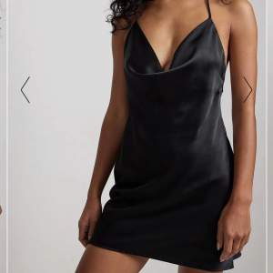 Säljer en svart miniklänning från nakd x moa Mattson! 🫶🏼