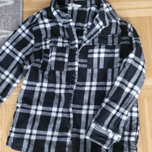 Flanell skjorta - Storlek 146