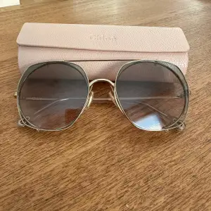 Solglasögon från Chloé. Köpta 2021.