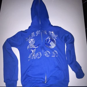 Aim for the moon zip hoodie - Aim for the moon zip hoodie Ny pris 900kr Använd fåtal gånger  Blå  