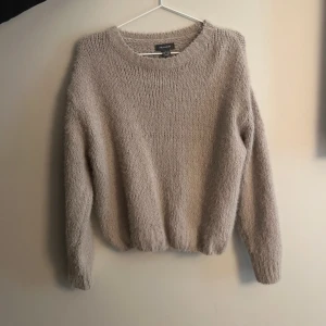 Stickad tröja - Mysig stickad tröja i fint skick 💗