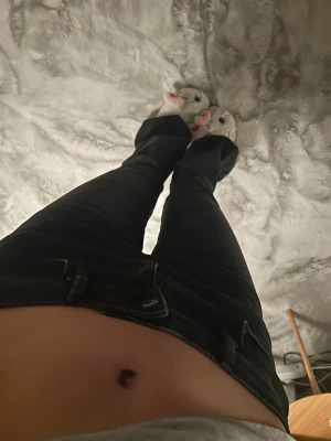 Low boot jeans från only ❤️ - Jättefina och endast använda en gång. Helt slutsålda på hemsidan. Passar folk med lite längre ben. De är För långa för mig som är 170-172 cirka❤️