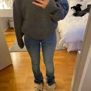 Ljusblåa bootcut jeans från zara