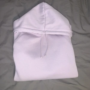Hoddie - Baby-lila hoodie från Bikbok i xs💜