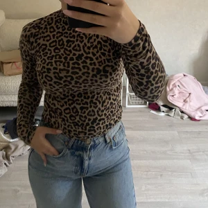 Leopard halv polo - Fint skick