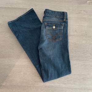 Gap jeans strl 26/32 (passar xs/s) i bra skick :) (se bilder) med rak/bootcut ben