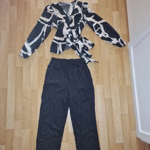 Set - Super fint oanvänt set med både lapp och påse kvar. Säljes då jag råkade köpa dubbelt🦋 Köpt på shein för 179kr