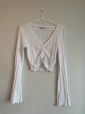 Finstickad tröja - Finstickad kroppad tröja i storlek M