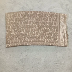 Dior filt tun - Filt typ i tunt material 