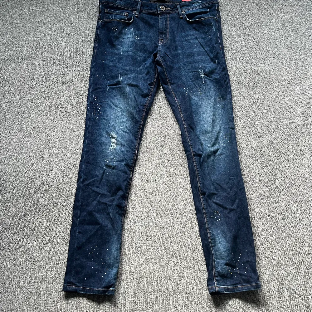 Ett par VOI LONDON jeans som ej används eller har används pga att de var för små. Jeansen är i väldigt bra skicka. Pris kan diskuteras! För mer bilder/videos skriv!. Jeans & Byxor.