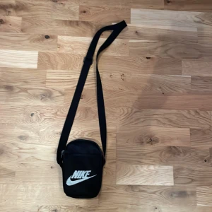 Nike väska - Säljer min nike väska för jag har slutat använda dem