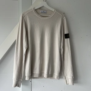 Stone island - Stone island crewneck (tunnare varianten) Skick 8/10 Strl m Bud från 799  Bin 999