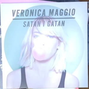 Veronica magio - satan i gatan lila vinyl - Bra skick inga repor. Spelat kanske två gånger. 