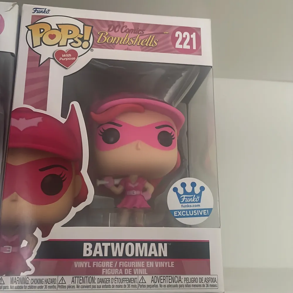 Intressekoll på min 3 funko pops. Hello Kitty för 300kr. Buttercup för buttercup 400kr. Och batwomen för 200kr. Hello Kitty för 320kr Priset kan såklart diskuteras om du köper alla 3 . Övrigt.