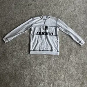 Fin tröja från Axel Arigato, fint skick sällan använd i storlek m