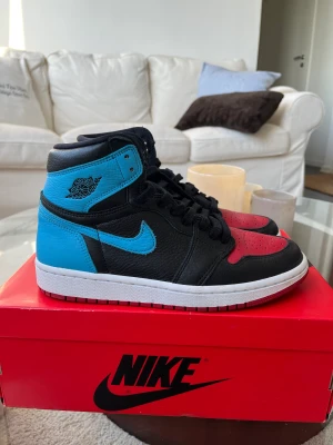 Jordan 1  - Säljer mina fina Jordans som tyvärr ej används längre. Väldigt bra skick 