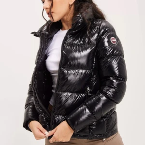 Colmar jacka - Intressekoll på min colmar jacka. Köpte förra vintern men kommer inte till användning längre. Den är som ny och är i storlek S.  Köpte för ca 6000 och säljer för 3000.