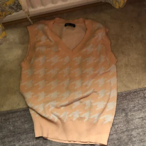 Stickad tröja  - Storlek S från shein inte använd än 