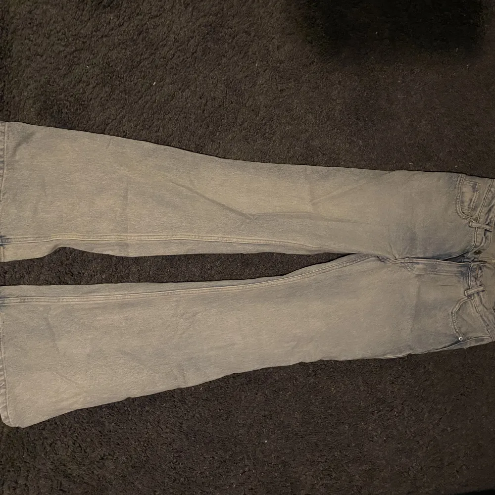 Midwaist halv Bootcut jeans med stjärnor . Jeans & Byxor.