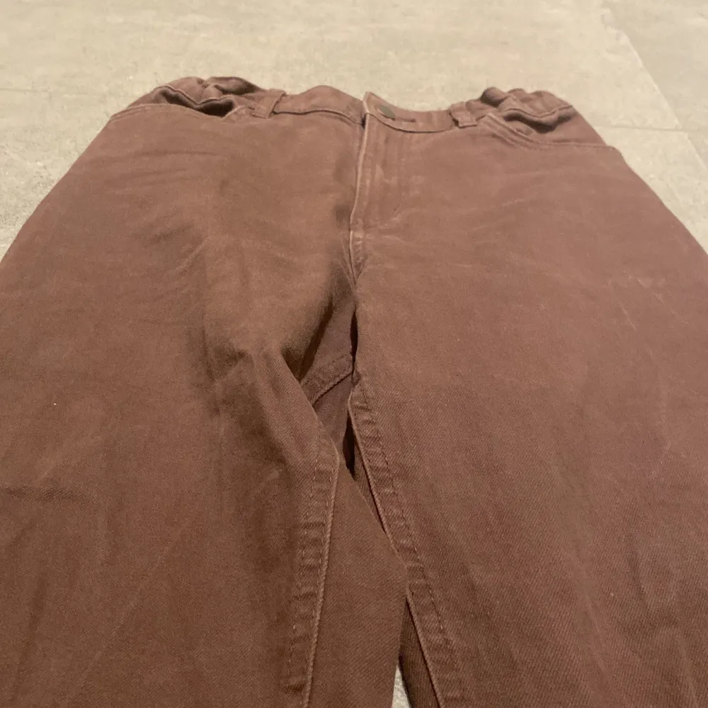 Bruna straight jeans dom Ă€r i ganska bra skickđđŒâ€ïž. Farkut & Housut.