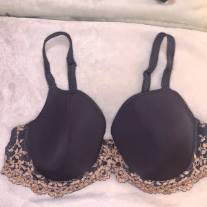 INTIMISSME -  Säljer denna bh eftersom den är för liten för mig och Aldrig använd