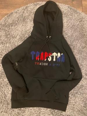 Trapstar hoodie - Fin hoodie i ny skick hör av vid frågar kan även gå ner lite i pris