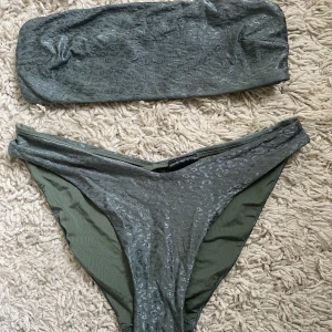 Leopard bikini - Jättefin grön bikini med leopardmönster i bandeau!!! Verkligen så fin grön färg💕💕💕