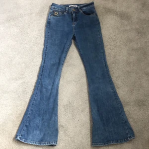 Jeans - Säljer mina lois jeans🪩