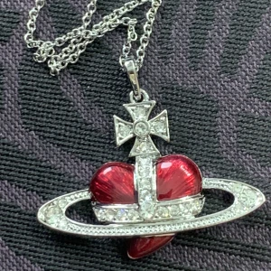 Vivienne Westwood  - Köptes på secondhand 💕 jätte söt