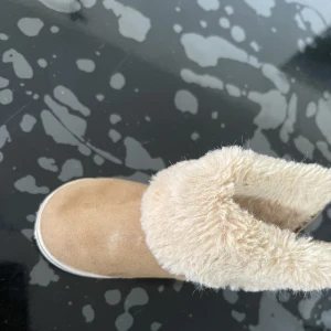 Barn skor - Det är jätte bra i skick den är 21 och 22 i storlek 