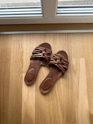 Skor från Mango - Välanvända men mycket kvar att ge  Äkta skinn från Mango Storlek 37  Nypris 400:- 