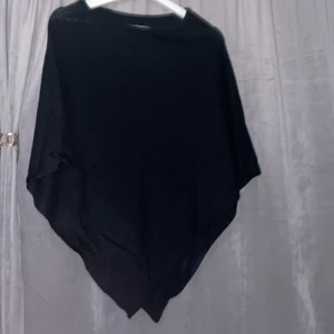 Poncho - Oanvänd poncho från GLITTER