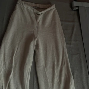 Raka sköna byxor - Raka sköna byxor från zara  100kr