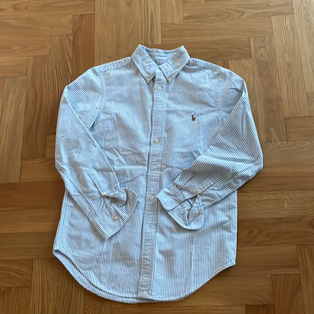 Ralph Lauren skjorta Jätte fint skick St.12 pr. Skjortor.