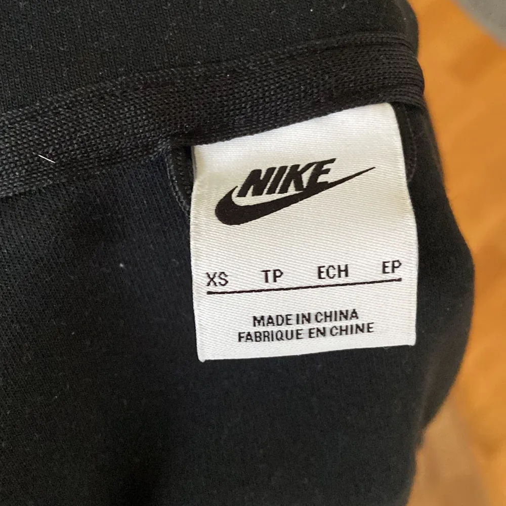 Nyskick, aldrig använd. Äkta Nike tech fleece zip tröja Xs. Hoodies.