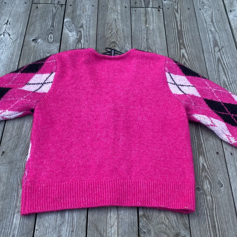 Pink cardigan that kinda reminds me of draculoura, worn once. Tröjor & Koftor.